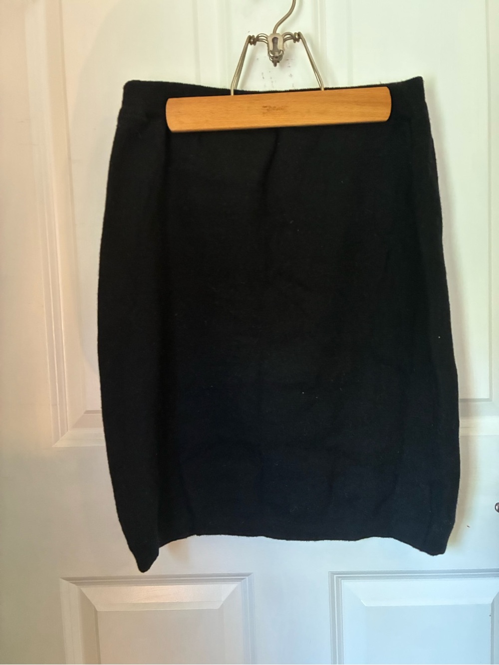 100% Merino wool Ann Taylor Factory Black Pencil Skirt stretch